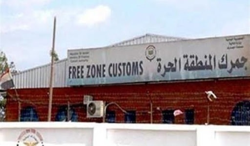 عمال جمارك ميناء عدن يضربون عن العمل بسبب قرار حكومي "كارثي"