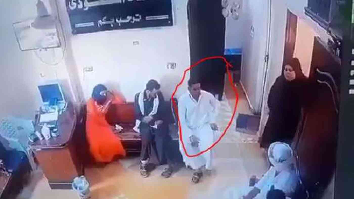 بالفيديو...اسعف زوجته المريضة فداهمه الموت