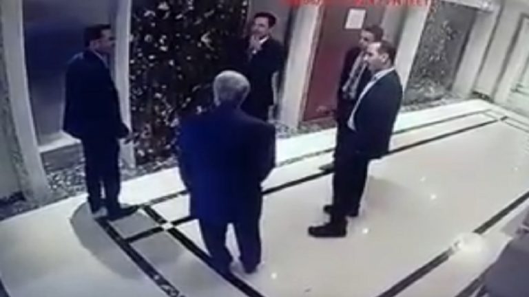 بالفيديو.. عراك يصل للصفع بين دبلوماسيين يمنيين في القاهرة وجدل واسع على التواصل