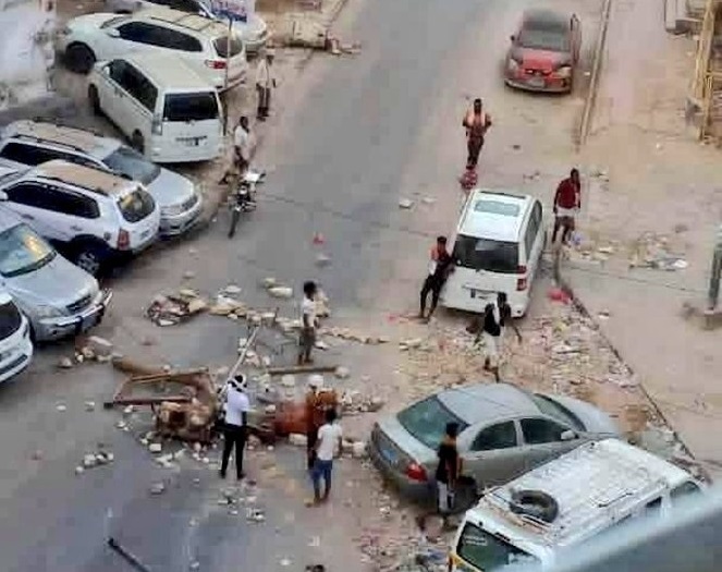 حضرموت.. الاحتجاجات المنددة بارتفاع اسعار المشتقات النفطية تتواصل لليوم الثاني على التوالي 