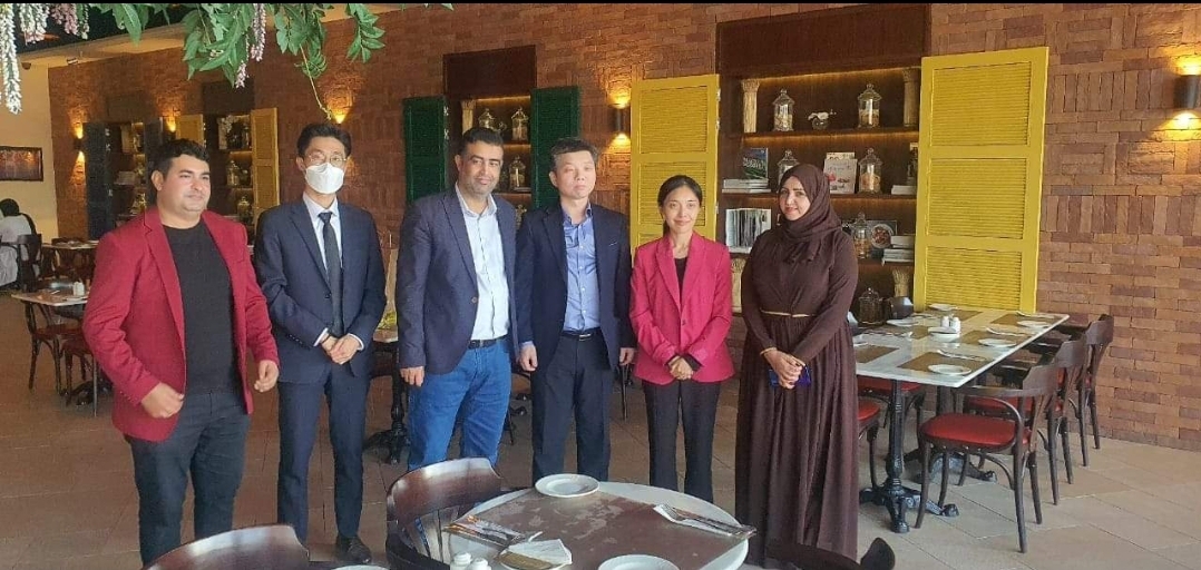 حقوقيون واعلاميون يمنيون يستعرضون انتهاكات مليشيا الحوثي خلال دعوة سفير دولة كوريا الجنوبيه لهم