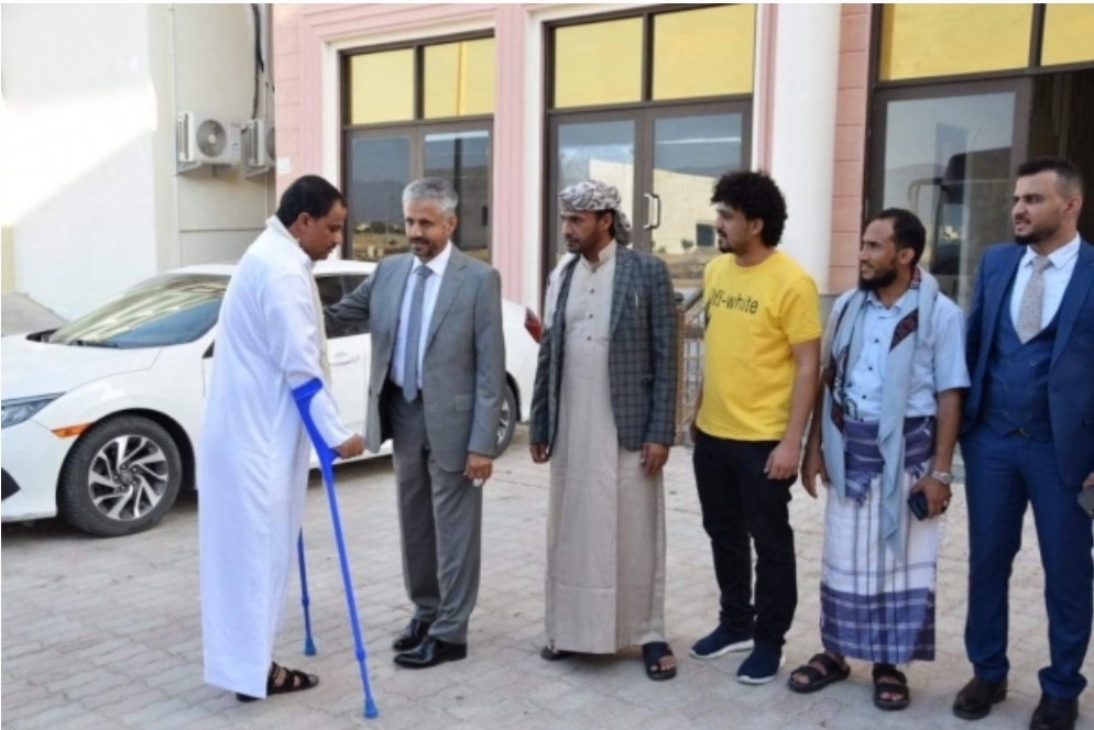 وصول 50 جريحًا يمنيًا من مبتوري الأطراف للعلاج في عُمان