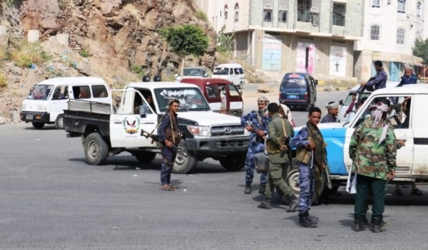 عناصر امنية في تعز تعتقل موظفا يعمل لدى منظمة دولية