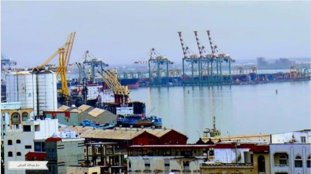 عمال جمارك ميناء عدن يعلنون إضرابهم 