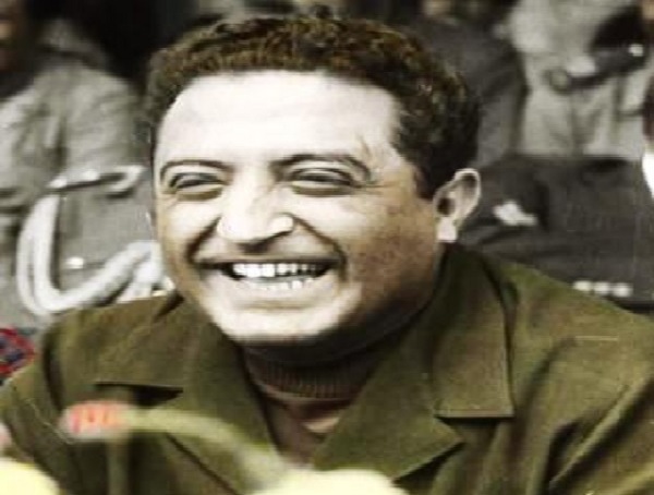 شاهد.. صورة نادرة للرئيس اليمني الراحل ابراهيم الحمدي