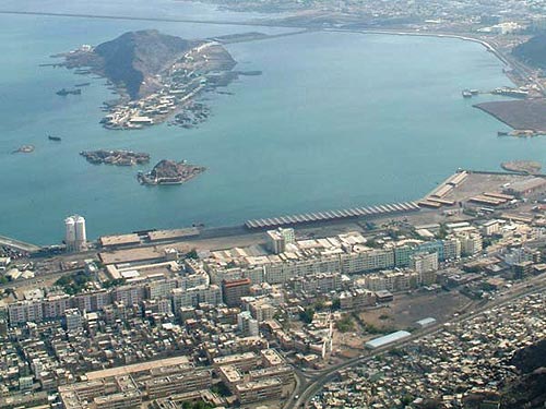 إعلان حالة الطوارئ في عدن وإغلاق جميع منافذها البرية والبحرية (بيان)