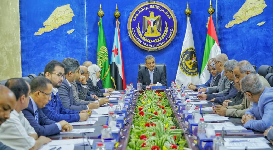 الانتقالي يدعو الحكومة إلى تأمين المشتقات النفطية ووقف تدهور العملية وارتفاع أسعار الغذاء