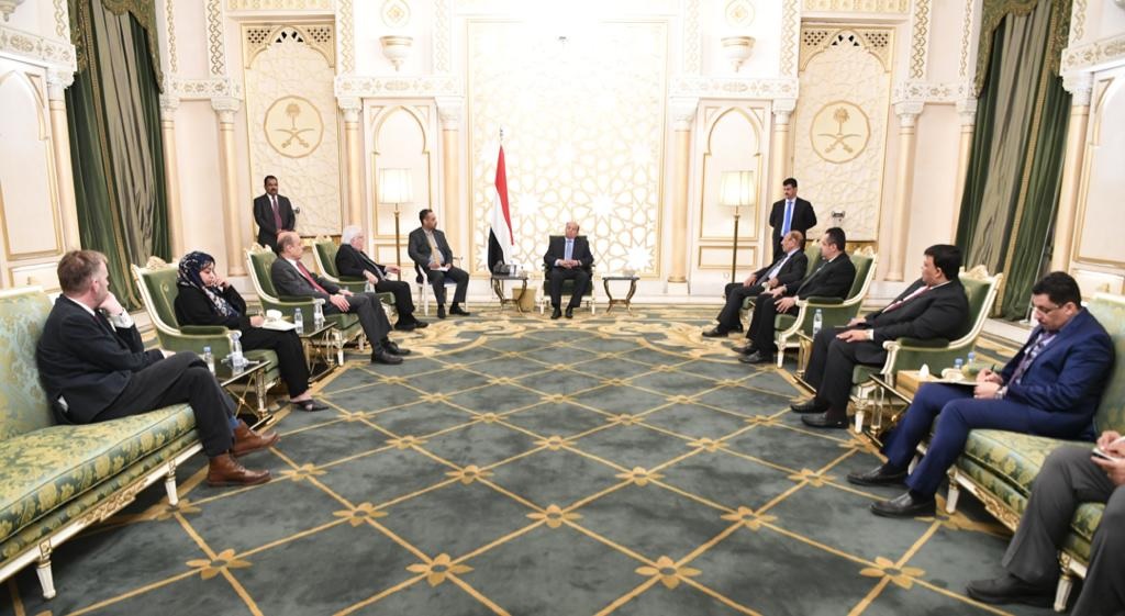 الرئيس هادي يستقبل المبعوثين الاممي والاميركي ويحدد شروط احلال السلام المستدام في اليمن