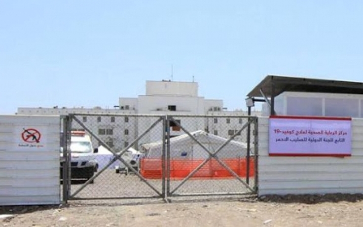مسلحون يهاجمون مركز العزل بعدن ويعتدون على طاقمه والسبب مريضهم 