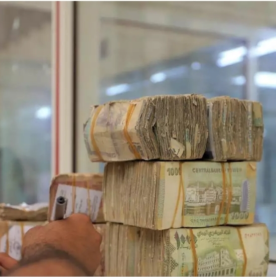 ارتفاع الدولار والريال السعودي أمام الريال اليمني في صنعاء وعدن مساء السبت