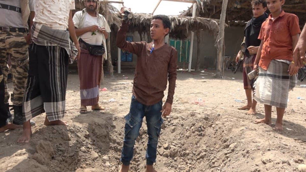 بالفيديو والصور.. الحوثي يقصف سوق شعبي في الحديدة