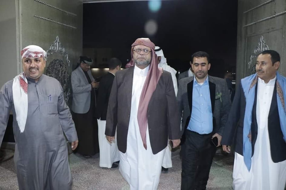 رجل أعمال يمني يتكفل برواتب معلمي 5 مدارس حكومية في مناطق سيطرة الحوثي