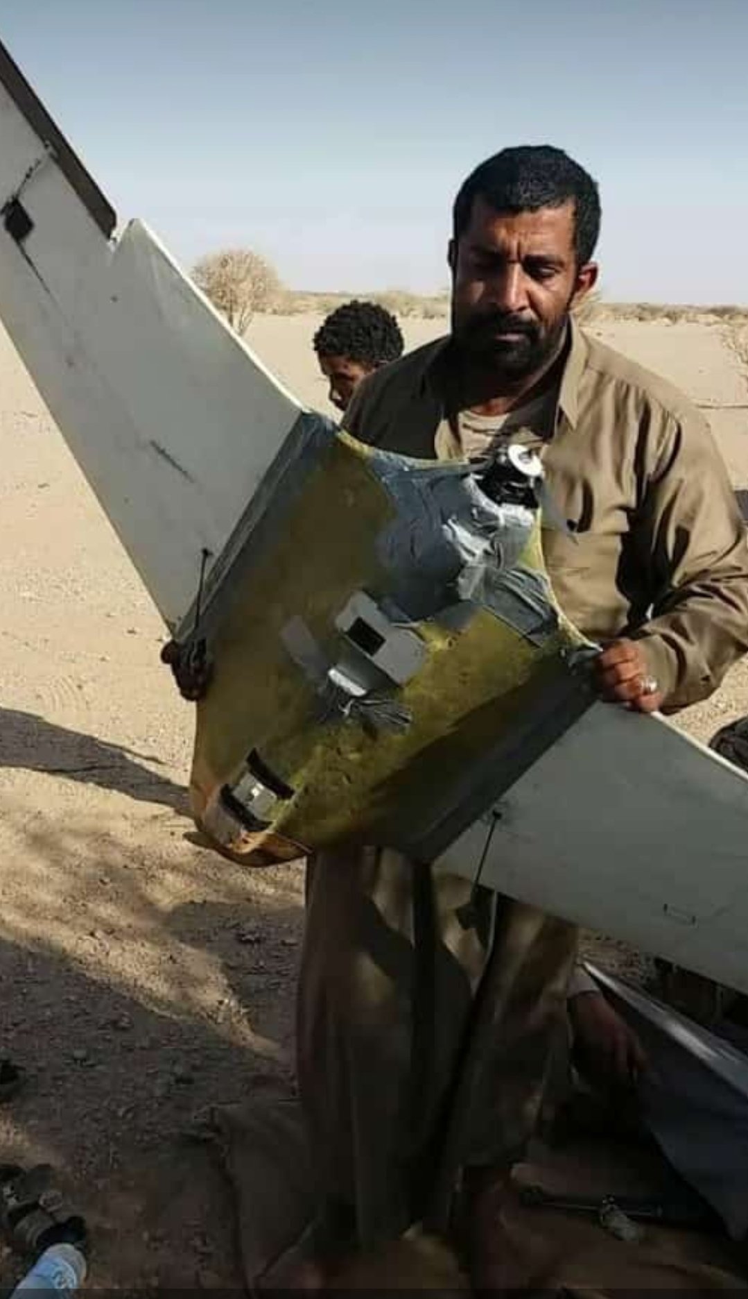اسقاط طائرة تجسس حوثية بمديرية المتون في الجوف (صورة)