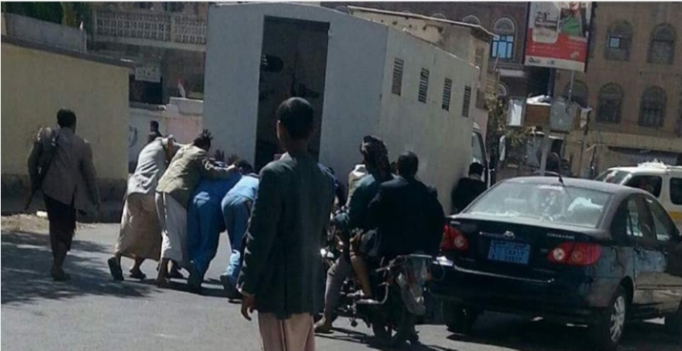 "صورة" لسجناء انتشرت على نطاق واسع وادعى ناشروها أنها في تونس لكن الحقيقة أنها في اليمن.. ما قصتها؟