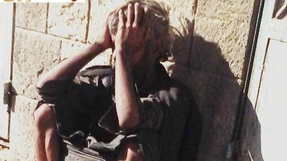 مختل عقلي ردد "تحيا الجمهورية اليمنية تسقط الحوثية"...فاختطفته الحوثيون
