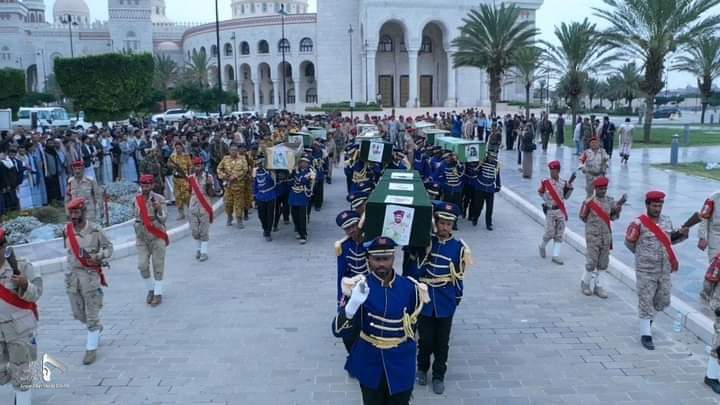 الحوثيون يقرون بمصرع 12 من عناصرهم بينهم قيادي عسكري برتبة لواء