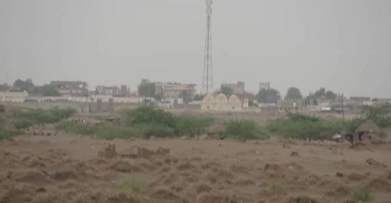 الحوثيون يطلقون قذائف مدفعية على منازل المواطنين في الحديدة 