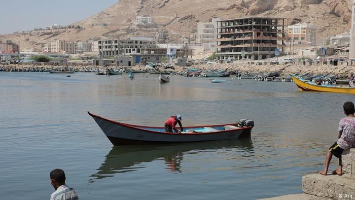 شباك اليمن الخاوية - صيادو المهرة والمكلا يمنعون عن رزق البحر