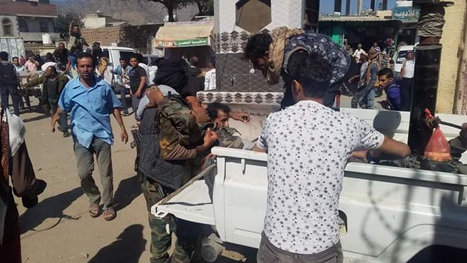شاهد بالفيديو...لحظة الانفجار الذي استهدف الحفل العسكري في الضالع