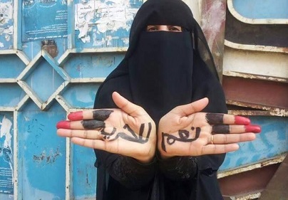 قيادي حوثي: لا قرار بمنع المرأة من العمل...ونشطاء يردون: واللولب ياحسين!