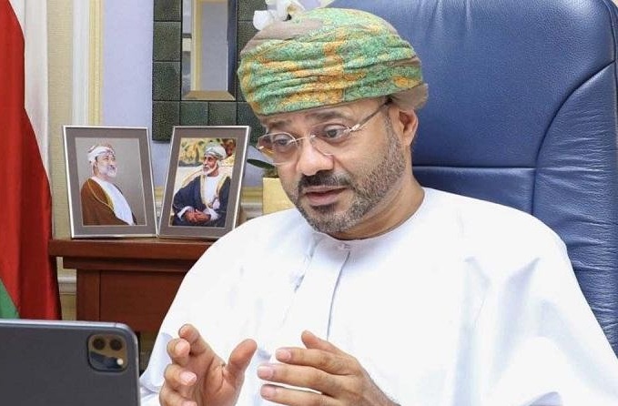 وزير خارجية عمان: تصنيف الحوثيين جماعة ارهابية "خطأ" وأزمة اليمن معقّدة وبحاجة  إلى "حل يمني"