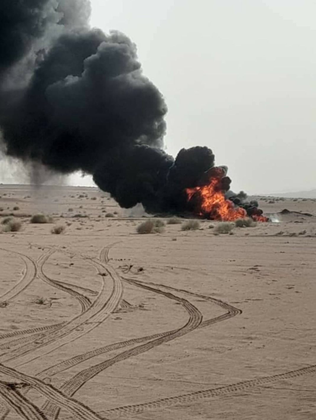 مسلحون مجهولون يفجرون انبوباً نفطياً في شبوة - (صور)