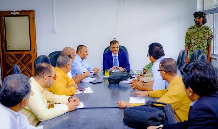 محافظ عدن يدشن أول أنشطته بزيارة مؤسسة المياه