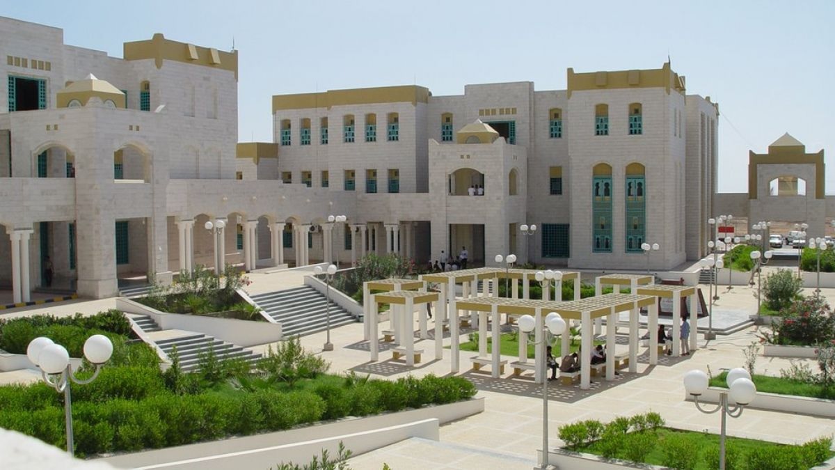 جامعة حضرموت تقر إيقاف الدراسة ابتداء من الغد بسبب ارتفاع اسعار المحروقات 