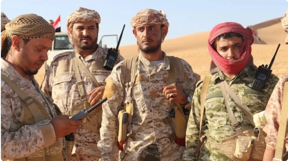 القوات المشتركه تعيد الحياه إلى منطقة الجراحي وحيس بعد تفجير جسورها وطرقها من قبل المليشيا 