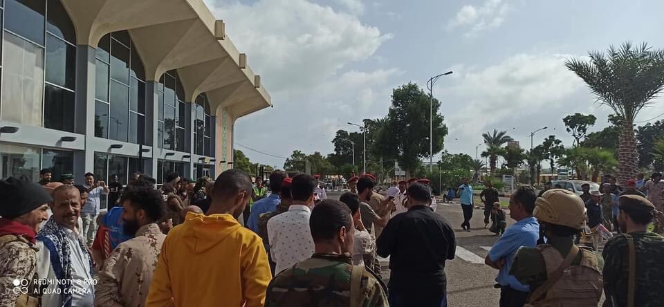 بالصور...عدن تتأهب لاستقبال الحكومة