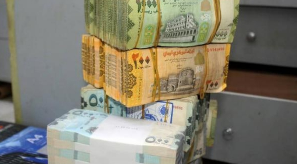 مداهمات واسعهوتفتيش لمحلات الصرافه في عدن لهذا السبب 