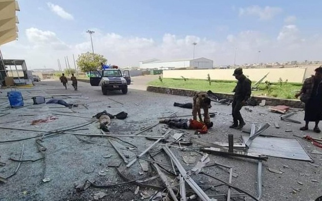 محافظ عدن: سقوط 13 قتيلاً جراء الانفجار الذي استهدف الحكومة بمطار عدن