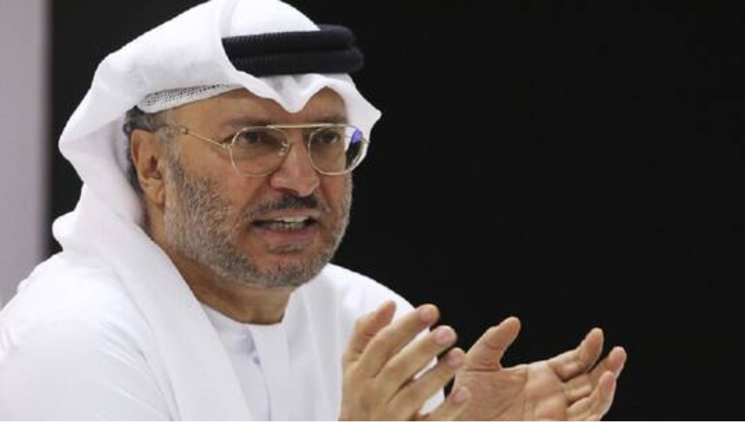 مستشار رئيس الإمارات في أول رد على صاروخ أمس الحوثي على أبو ظبي