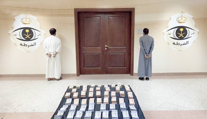 السعودية تضبط يمنيين حاولا تهريب أكثر من مليون ريال بطرق غير مشروعة