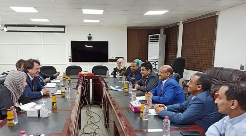 محافظ البنك المركزي اليمني يبحث مع مسؤول أممي آليات دعم استقرار سعر صرف العملة