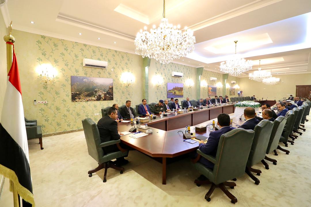 بالصور...الحكومة الجديدة تعقد اجتماعها الاول في عدن