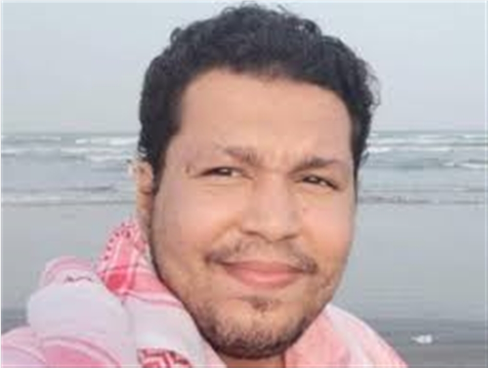 الصحفي" أحمدماهر" يعلن إضرابه عن الطعام داخل السجن