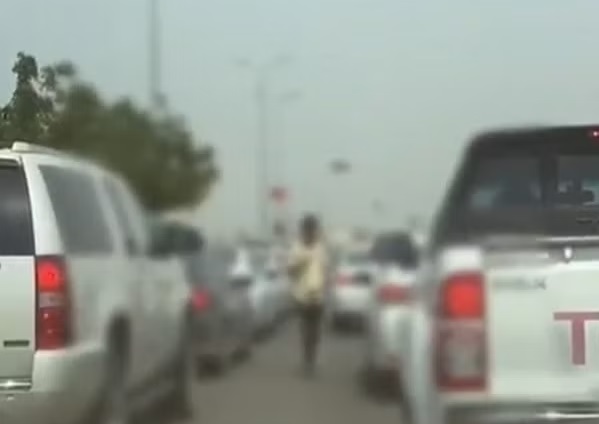 السعودية تضبط 3 يمنيين يمارسون التسوّل - (فيديو)