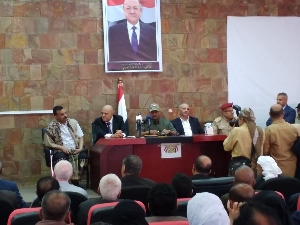 العميد طارق صالح يصل مدينة تعز ويتجول في شوارعها ويضع حجر أساس 8 مشاريع (فيديو+صور)