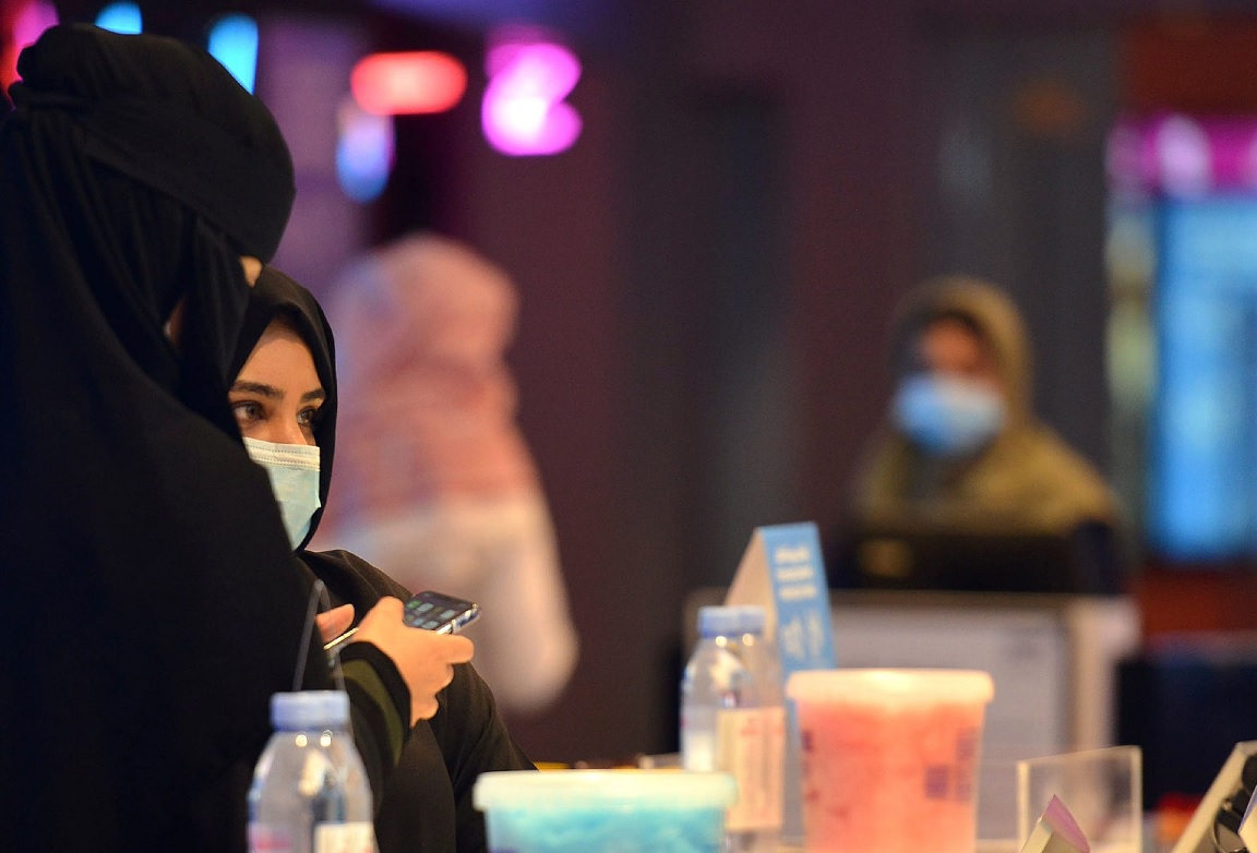 سعودية ترفض صلحا مع زوجها بـ400 ألف ريال وتطالب بخلع عينه!