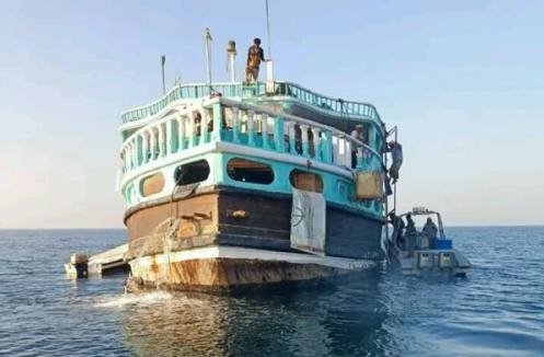 اليمن يضبط سفينة إيرانية قبالة سواحل جزيرة عبدالكوري