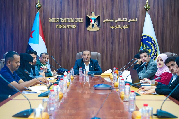 الانتقالي يستنكر تصعيد الحوثيين ويدعو إلى تكثيف الضغوط لإيقاف تعنتهم