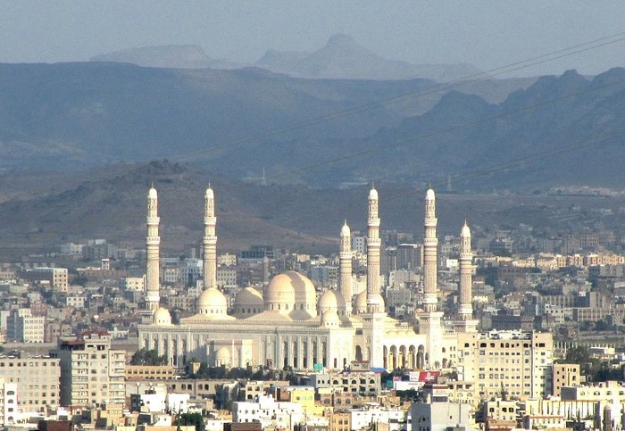 العثور على تاجر مفروشات مشنوقا داخل متجره في صنعاء - (صورة)