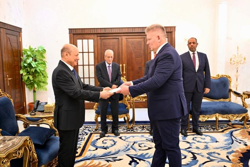 الرئيس العليمي يتسلم أوراق اعتماد عدد من السفراء