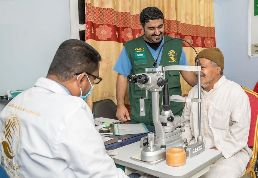 مركز سعودي يختتم برنامج انسانية في اليمن