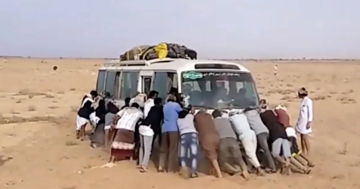 إغلاق طريق صحراوي بين مارب والجوف بشكل نهائي إثر اشتباكات مجهولة