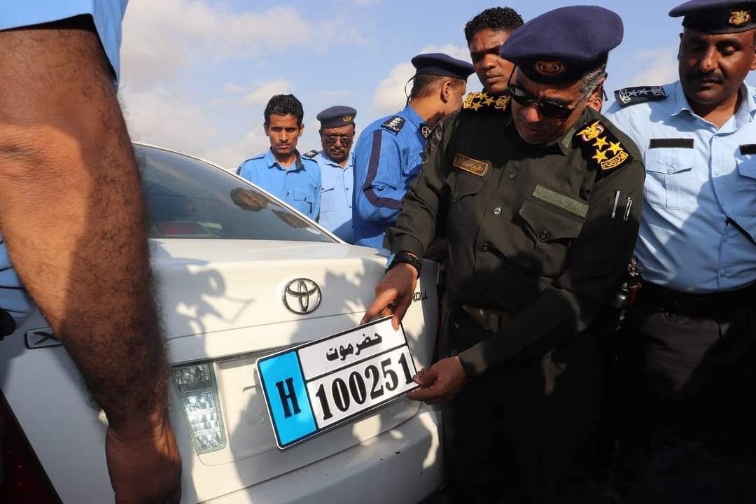 تدشين حملة مرورية لترسيم المركبات والدراجات النارية بساحل حضرموت