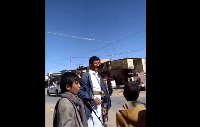 مواطن ساخط من ميليشيا الحوثي: طغوا في البلاد وأكثروا فيها الفساد وسيصب عليهم ربك سوط عذاب - (فيديو)