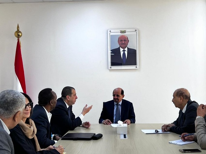 وزير خارجية اليمن يبحث مع مبعوث برنامج الغذاء العالمي آليات التنسيق في العمل الانساني