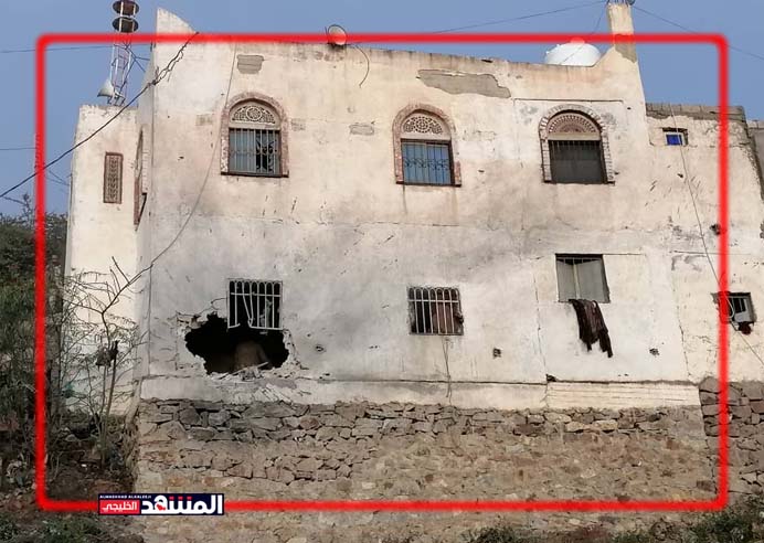 قصف حوثي يستهدف مناطق سكنية ويدمر أحد المساجد في تعز - (صور)